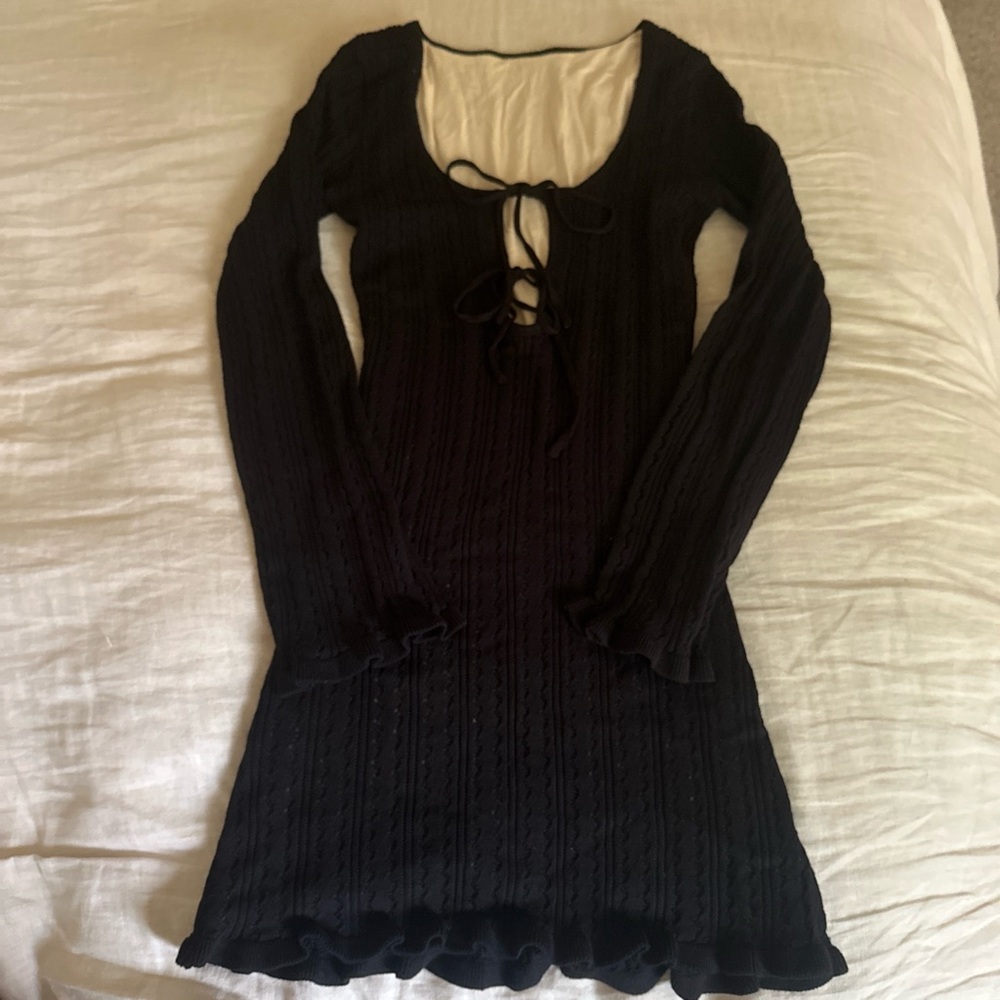 Elegant Black Long-Sleeve Dress with Cutout in Front